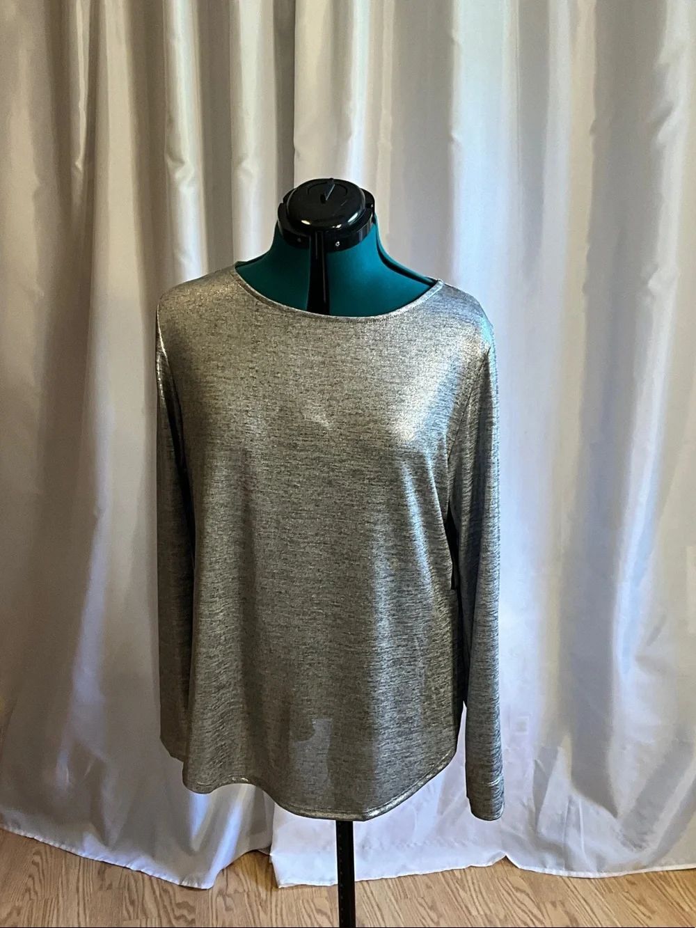 Women's Metallic Silver Long-Sleeve Crewneck Top